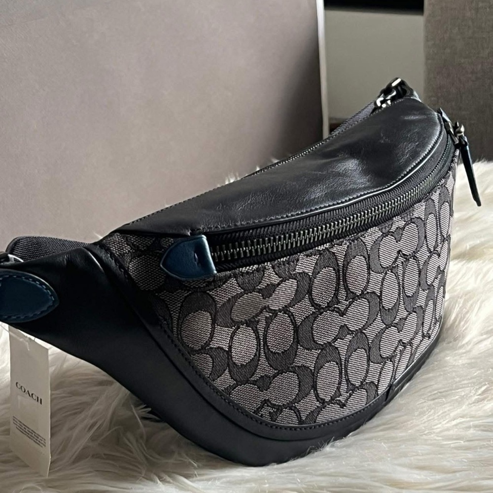 C3795 - Coach League Belt Bag in Signature Jacquard - Picture 3 of 11